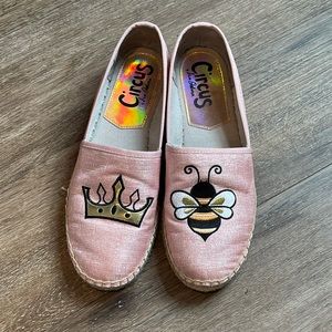 Circus by Sam Eldeman Queen Bee slip ons